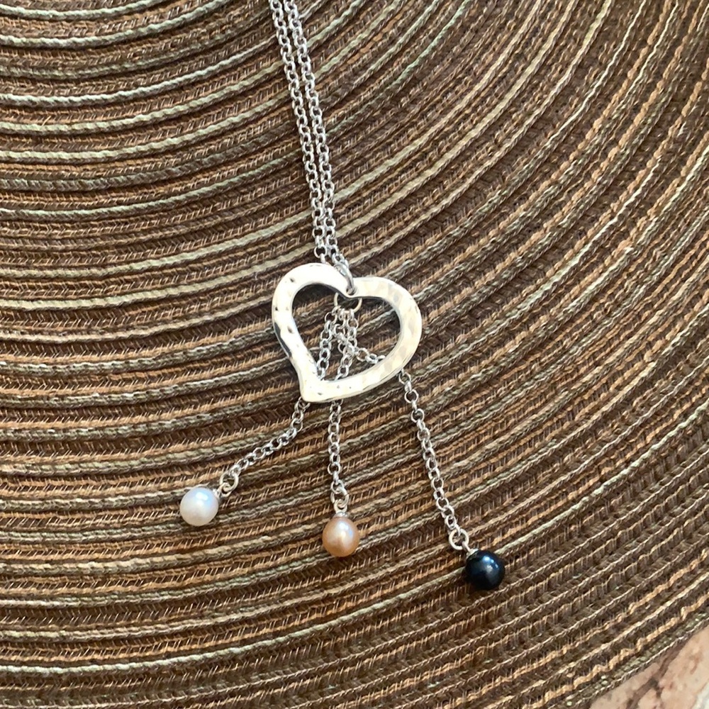 Three of hearts Pearl necklace from Vantel